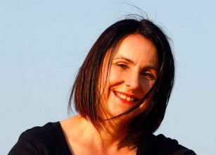 schwarzrotsitzendbootoben1 Silvia Stiessel, powerful mind